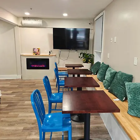 I Street Capsule Hostel-3